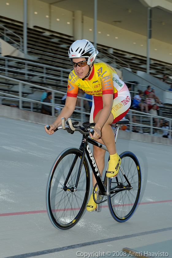 _DSC1156.jpg - Naiset, 500 m: Terhi Salmenoja, Team Velo Cycling