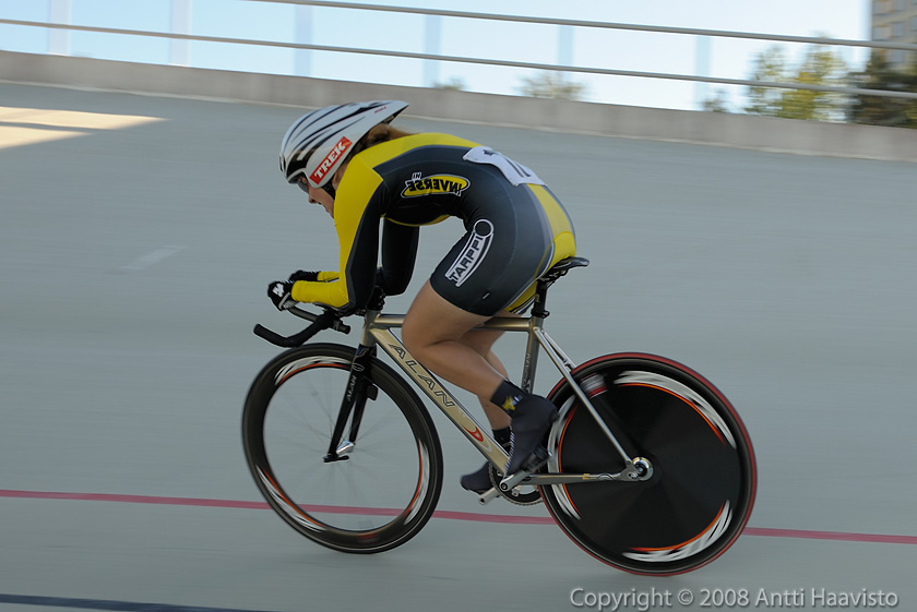 _DSC1175.jpg - Naiset, 500 m: Lotta Lepistö, Porin Tarmo