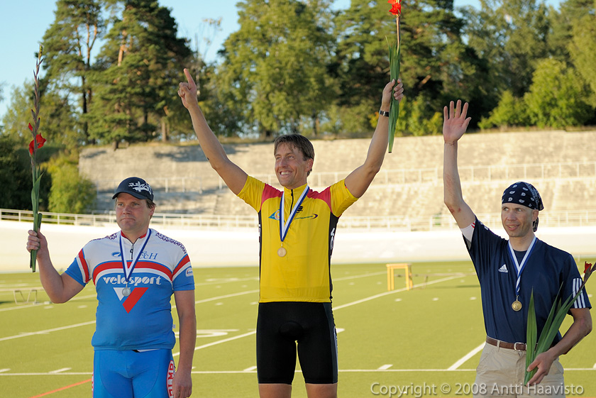 _DSC1569.jpg - M-40 1 km: 1. Jyrki Terävuo, TuUL, 1.14,860, 2. Mika Riihelä, CCH, 1.14,869 ja 3. Jouni Ingalsuo, KäTa, 1.15,100
