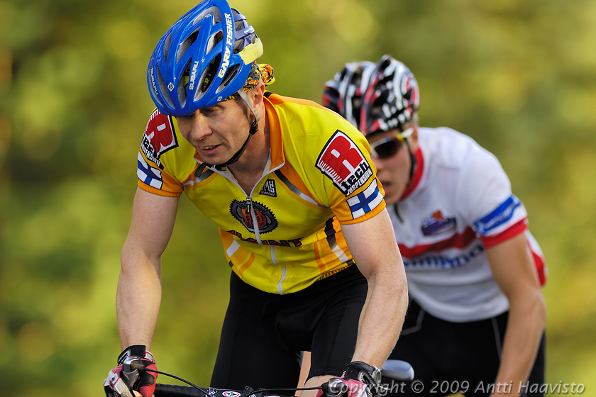 _DSC5769.jpg - KOH-I-NOOR -moottoriratakisat 2009, 5. osakilpailuIsmo Perttula, Pyöräilyseura Kaupin Kanuunat ja Teemu Uusi-Piuhari, Tampereen Pyörä-Pojat