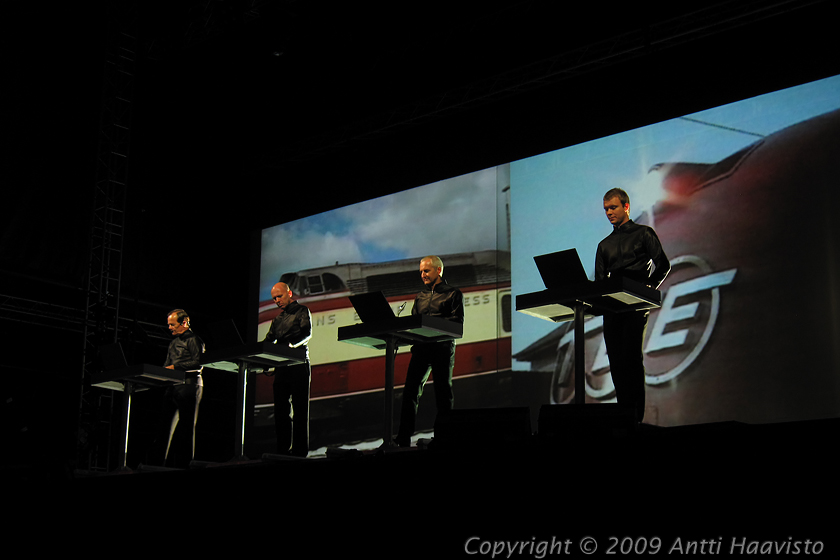 IMG_0247.jpg - Kraftwerkin konsertti Flow Festivalilla Helsingin Juhlaviikoilla