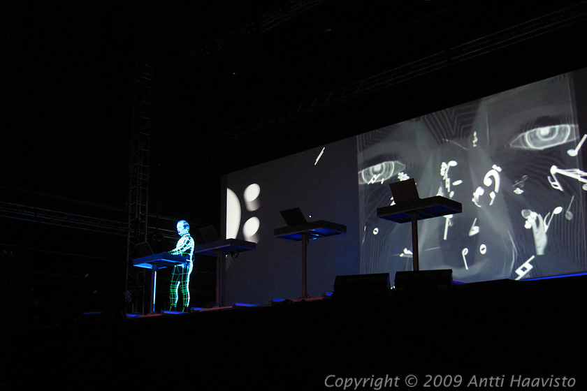 IMG_0376.jpg - Kraftwerkin konsertti Flow Festivalilla Helsingin Juhlaviikoilla