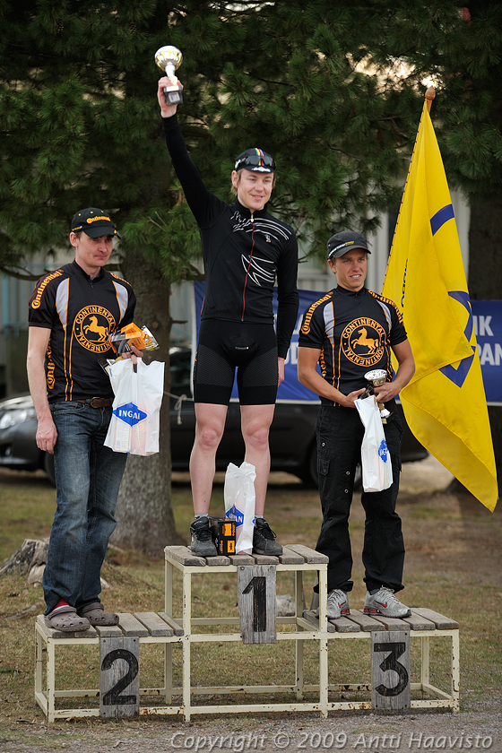 _DSC7304.jpg - Sipoon Susiringin maantieajo. M-Eliten mitalistit vasemmalta: Marko Leppämäki, Team Continental, Kimmo Kananen, TWD Länken ja Jukka Vastaranta Team Continental.