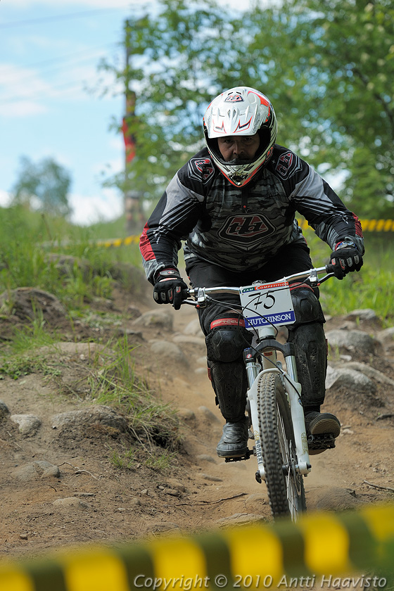 _DSC0164.jpg - Harraste: Panu Hirvinen, MTBCF. Kalpalinna DH, Nappulakumi DH Cupin osakilpailu Janakkalassa 6.6.2010
