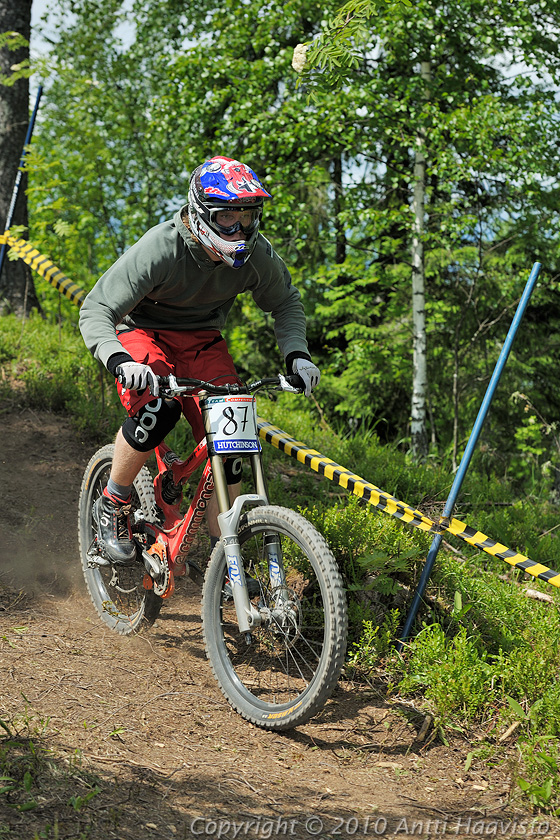 _DSC0203.jpg - Harraste: Juho Särkilahti, Airtime ry. Kalpalinna DH, Nappulakumi DH Cupin osakilpailu Janakkalassa 6.6.2010