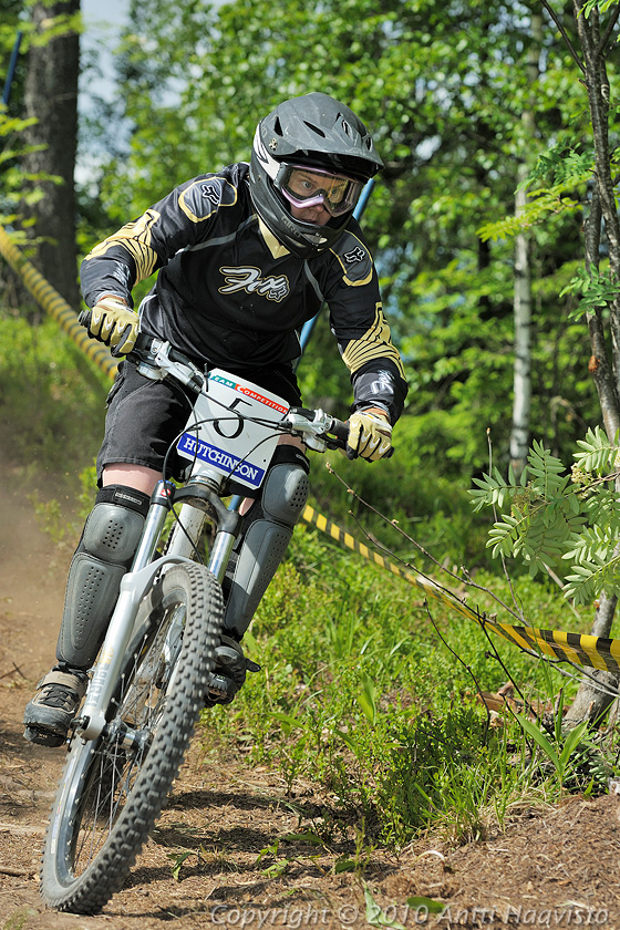 _DSC0208.jpg - Naiset: Outi Marttila, MTBCF. Kalpalinna DH, Nappulakumi DH Cupin osakilpailu Janakkalassa 6.6.2010