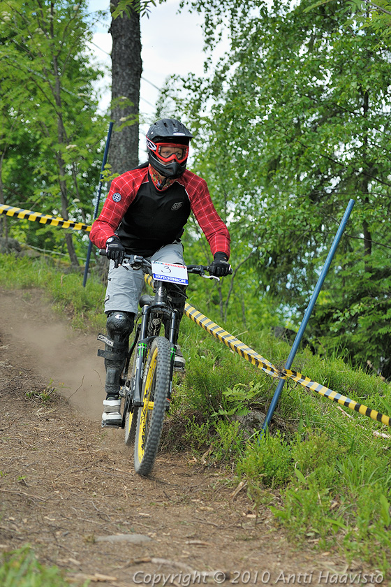_DSC0209.jpg - Naiset: Ulla Elovaara, MTBCF. Kalpalinna DH, Nappulakumi DH Cupin osakilpailu Janakkalassa 6.6.2010