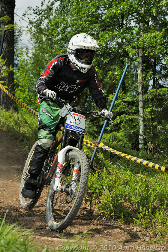 _DSC0214.jpg - M-14: Henrik Karttunen, HyPy. Kalpalinna DH, Nappulakumi DH Cupin osakilpailu Janakkalassa 6.6.2010