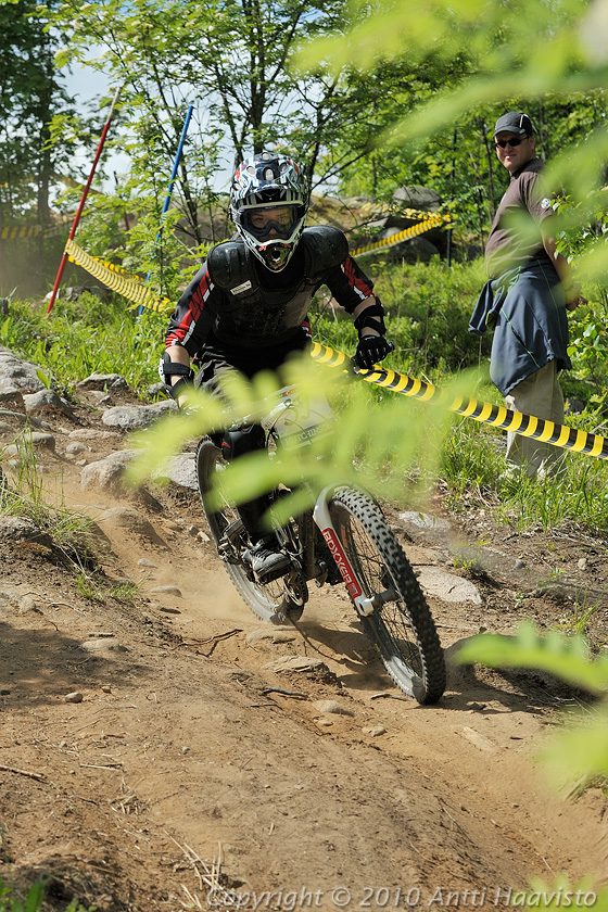 _DSC0223.jpg - M-14: Aku Linnero, HyPy. Kalpalinna DH, Nappulakumi DH Cupin osakilpailu Janakkalassa 6.6.2010