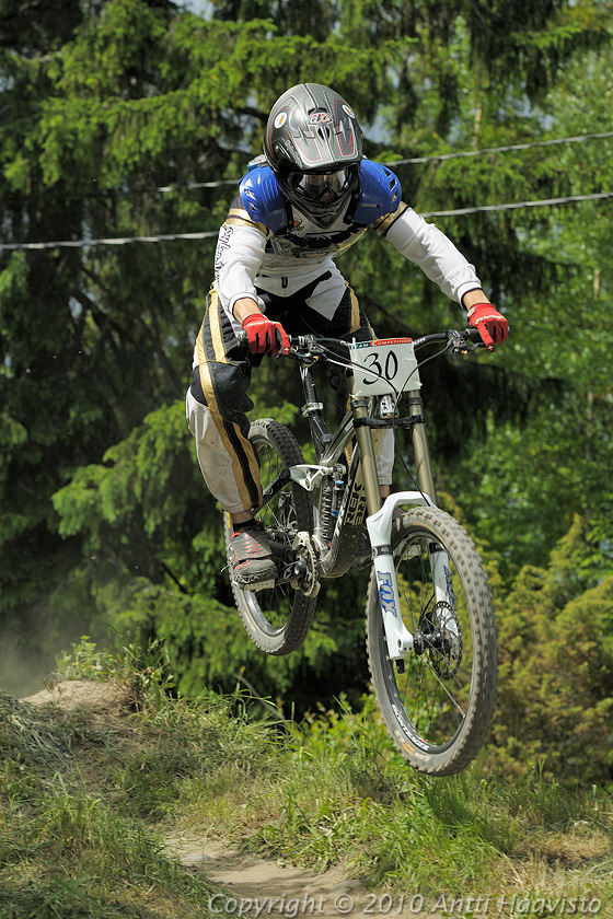 _DSC0244.jpg - M-18: Antti Lampen, HyPy. Kalpalinna DH, Nappulakumi DH Cupin osakilpailu Janakkalassa 6.6.2010