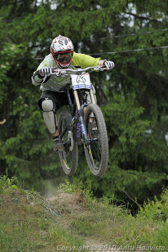 _DSC0260.jpg - Miehet: Mikko Jokinen, TABC. Kalpalinna DH, Nappulakumi DH Cupin osakilpailu Janakkalassa 6.6.2010