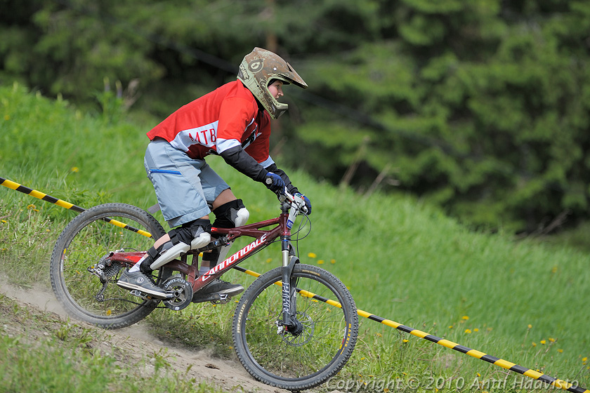 _DSC0320.jpg - Harraste: Anitra Hirvinen, MTBCF. Kalpalinna DH, Nappulakumi DH Cupin osakilpailu Janakkalassa 6.6.2010