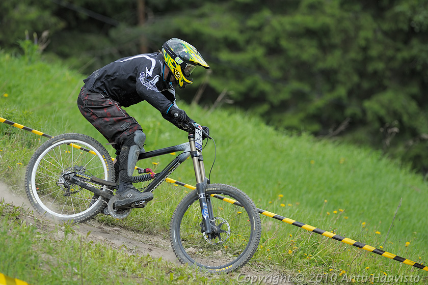 _DSC0329.jpg - Harraste: Markku Lukkarinen, dhT. Kalpalinna DH, Nappulakumi DH Cupin osakilpailu Janakkalassa 6.6.2010