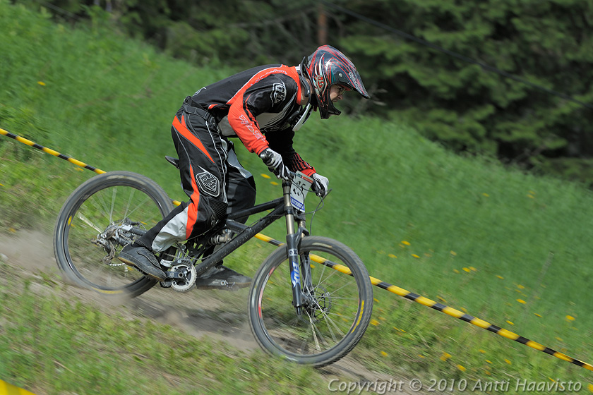 _DSC0378.jpg - Harraste: Aki Pakarinen, dhT. Kalpalinna DH, Nappulakumi DH Cupin osakilpailu Janakkalassa 6.6.2010