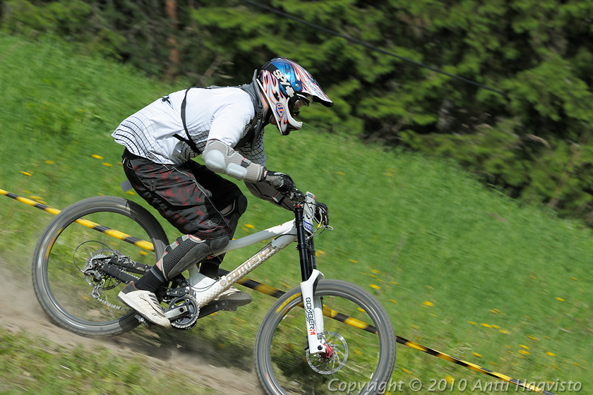_DSC0401.jpg - Harraste: Antti Rantamäki, Seinäjoki Freeride. Kalpalinna DH, Nappulakumi DH Cupin osakilpailu Janakkalassa 6.6.2010