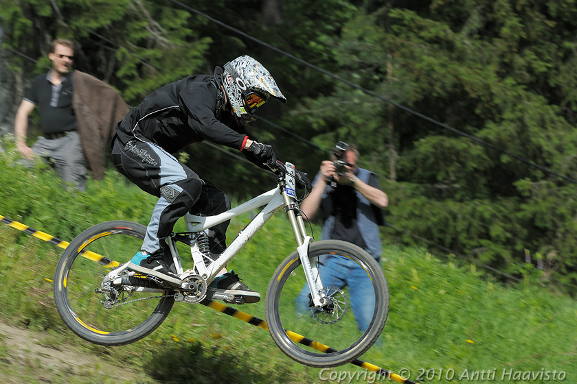 _DSC0405.jpg - Harraste: Alvi Pakarinen, dhT. Kalpalinna DH, Nappulakumi DH Cupin osakilpailu Janakkalassa 6.6.2010
