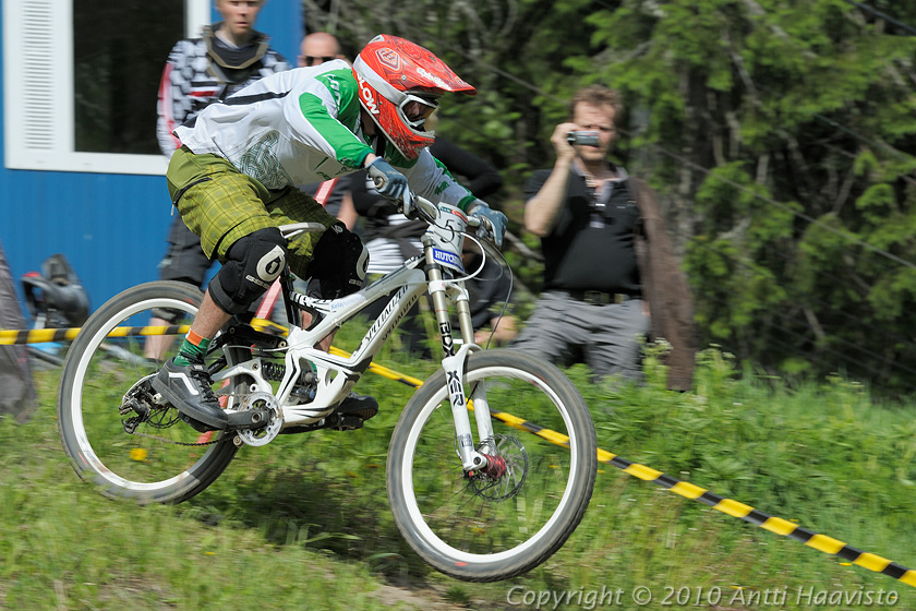 _DSC0413.jpg - Harraste: Jimmy Doyle, Kelapummit. Kalpalinna DH, Nappulakumi DH Cupin osakilpailu Janakkalassa 6.6.2010
