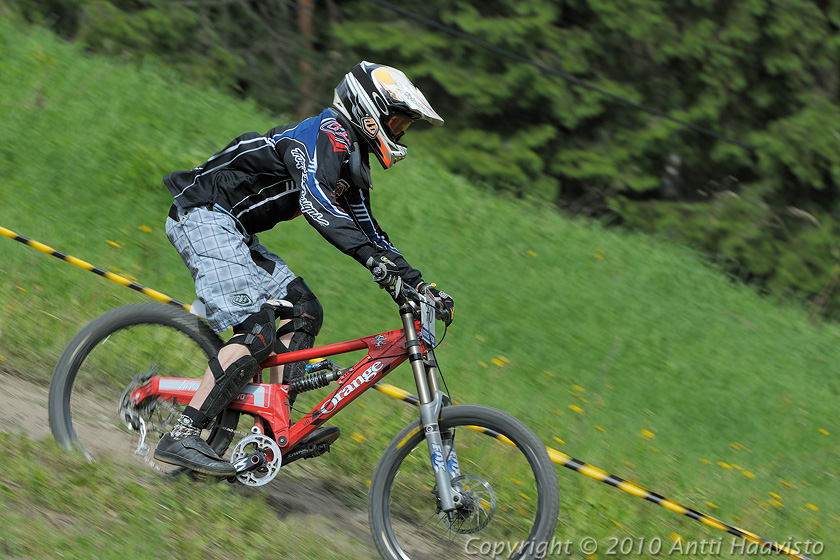 _DSC0421.jpg - Harraste: Jari Itävuori, MTBCF. Kalpalinna DH, Nappulakumi DH Cupin osakilpailu Janakkalassa 6.6.2010