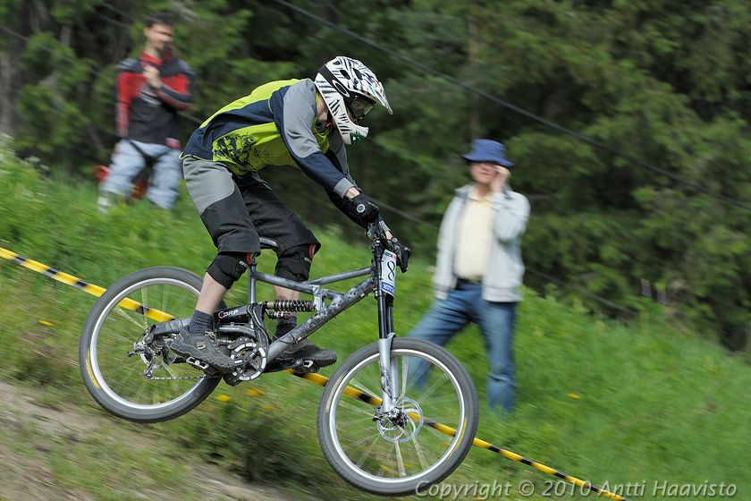 _DSC0422.jpg - Harraste: Jaska Järvinen, DRP. Kalpalinna DH, Nappulakumi DH Cupin osakilpailu Janakkalassa 6.6.2010