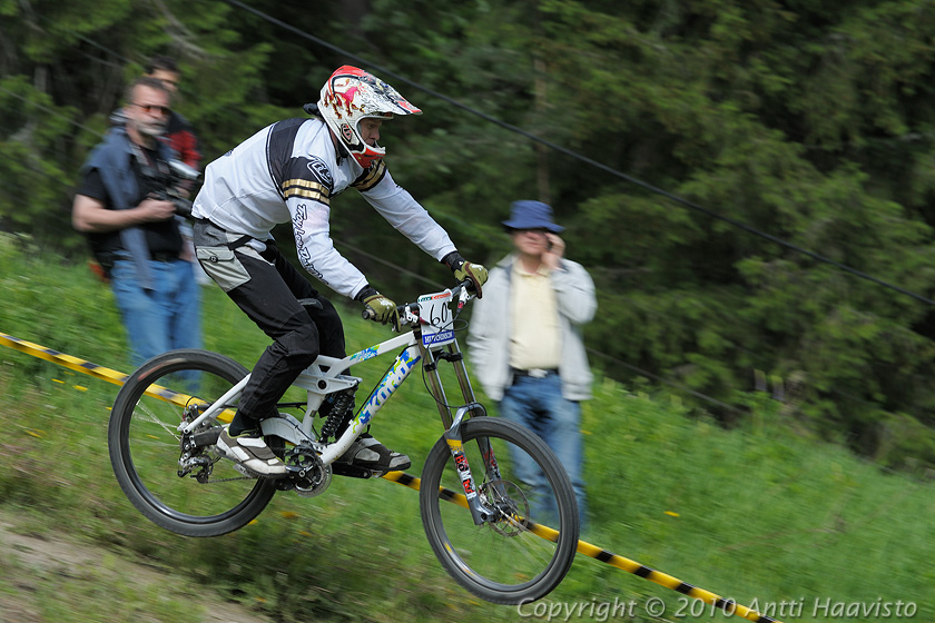 _DSC0428.jpg - Harraste: Urmas Adamson, Freedown. Kalpalinna DH, Nappulakumi DH Cupin osakilpailu Janakkalassa 6.6.2010