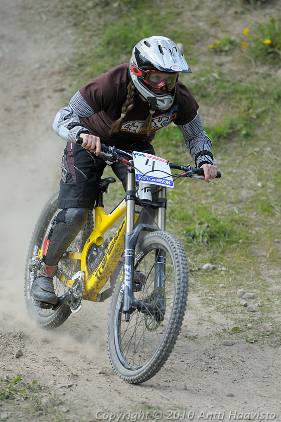 _DSC0468.jpg - Naiset: Pia Höckert, MTBCF. Kalpalinna DH, Nappulakumi DH Cupin osakilpailu Janakkalassa 6.6.2010