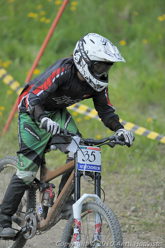 _DSC0477.jpg - M-14: Henrik Karttunen, HyPy. Kalpalinna DH, Nappulakumi DH Cupin osakilpailu Janakkalassa 6.6.2010