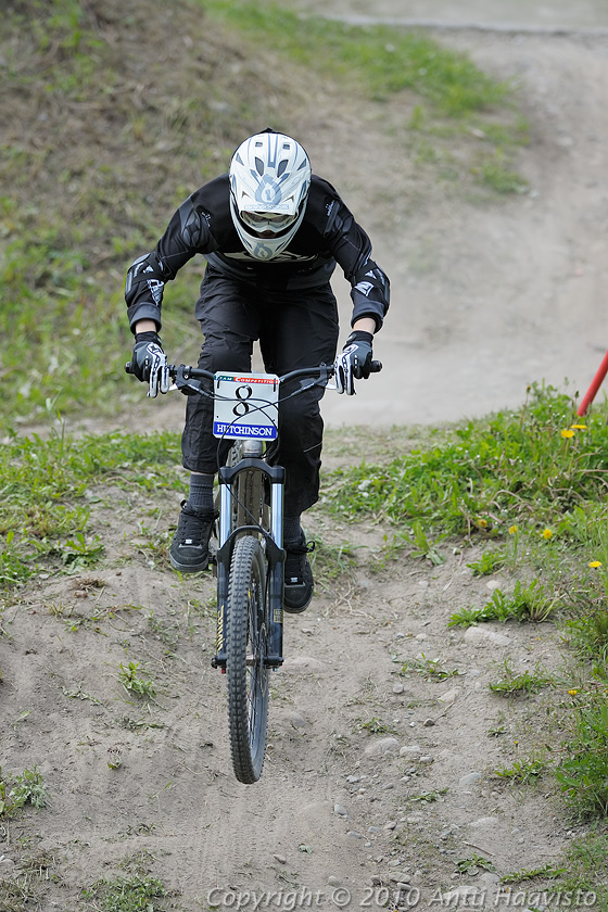 _DSC0491.jpg - M-14: Atte Atrava, Turun Slalomseura. Kalpalinna DH, Nappulakumi DH Cupin osakilpailu Janakkalassa 6.6.2010