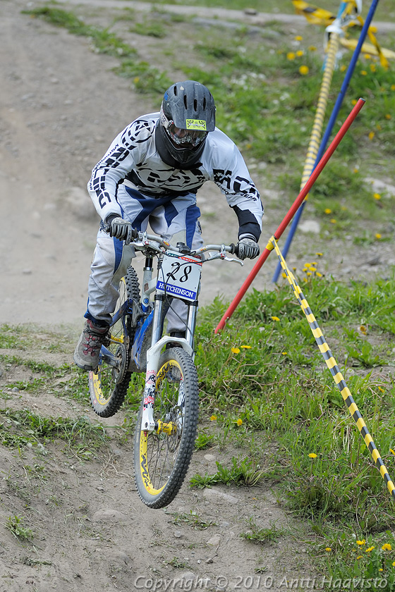 _DSC0493.jpg - M-14: Kaapo Koivuniemi, dhT. Kalpalinna DH, Nappulakumi DH Cupin osakilpailu Janakkalassa 6.6.2010