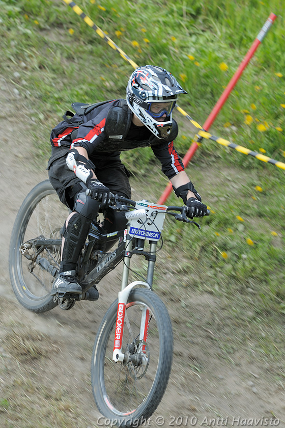 _DSC0512.jpg - M-14: Aku Linnero, HyPy. Kalpalinna DH, Nappulakumi DH Cupin osakilpailu Janakkalassa 6.6.2010