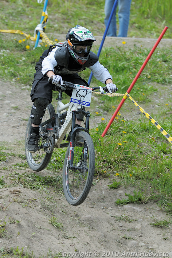 _DSC0513.jpg - M-14: Joni Uusitalo, HyPy. Kalpalinna DH, Nappulakumi DH Cupin osakilpailu Janakkalassa 6.6.2010