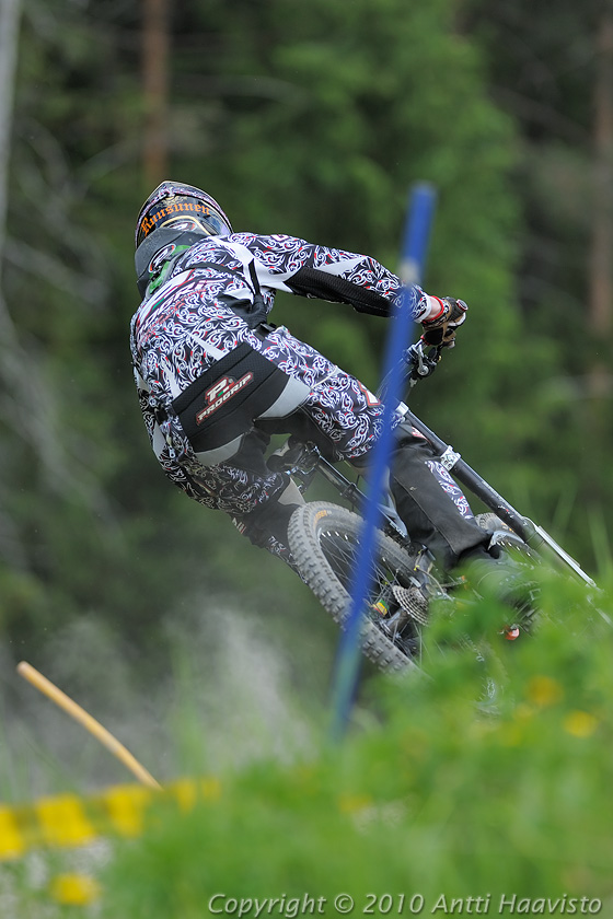 _DSC0571.jpg - M-16: Toni Ruusunen, KangKi. Kalpalinna DH, Nappulakumi DH Cupin osakilpailu Janakkalassa 6.6.2010