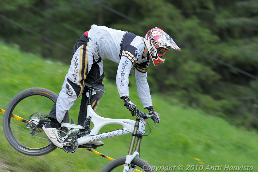 _DSC0595.jpg - M-18: Joonas Savolainen, dhT. Kalpalinna DH, Nappulakumi DH Cupin osakilpailu Janakkalassa 6.6.2010