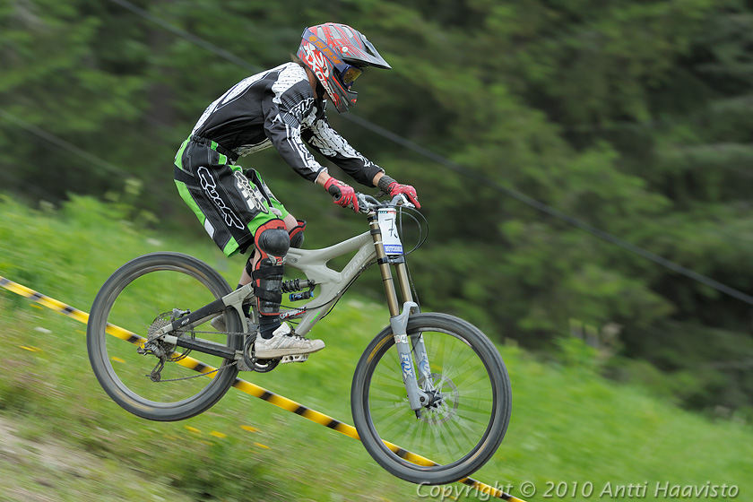 _DSC0657.jpg - Miehet: Kari Kähärä, Kymi Anti-Flow. Kalpalinna DH, Nappulakumi DH Cupin osakilpailu Janakkalassa 6.6.2010