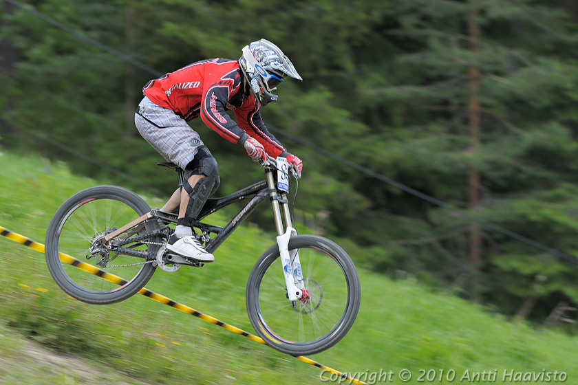 _DSC0693.jpg - Miehet: Aki Romppanen, MTBCF. Kalpalinna DH, Nappulakumi DH Cupin osakilpailu Janakkalassa 6.6.2010