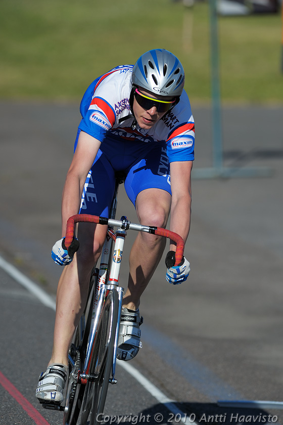 _DSC3239.jpg - M-16, 1 km aika-ajo: Kevin Ots, CCH