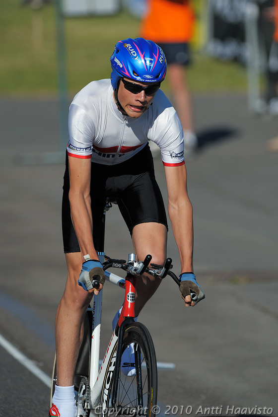 _DSC3319.jpg - M-16, 1 km aika-ajo: Christian Holmen, P-P