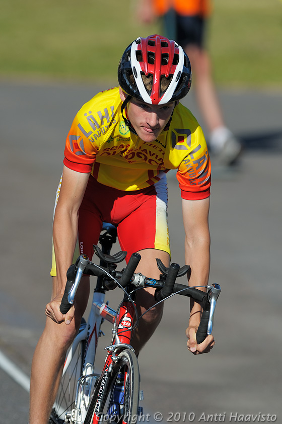 _DSC3397.jpg - M-16, 1 km aika-ajo: Henrik Laakkonen, TVC