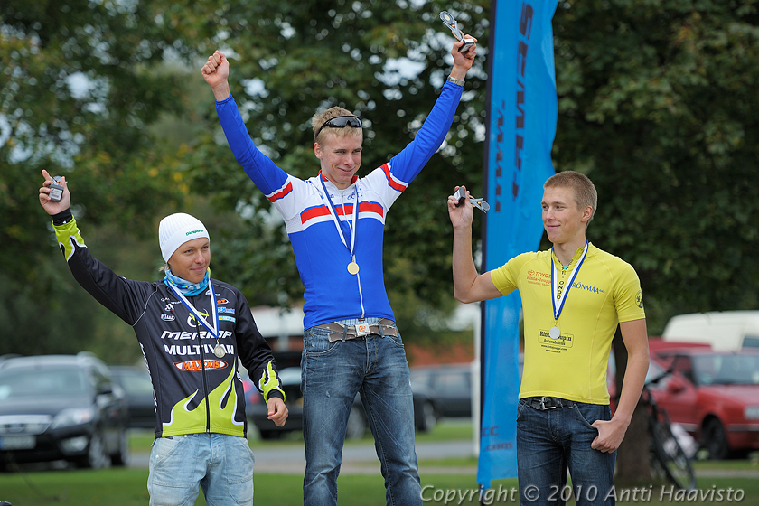 _DSC6985.jpg - M-18 suomenmestari Mikael Myllymäki, Cycle Club Helsinki, toinen Lassi Lilleberg, Laihian Luja ja kolmas Aku Silvénius, CC Tailwind