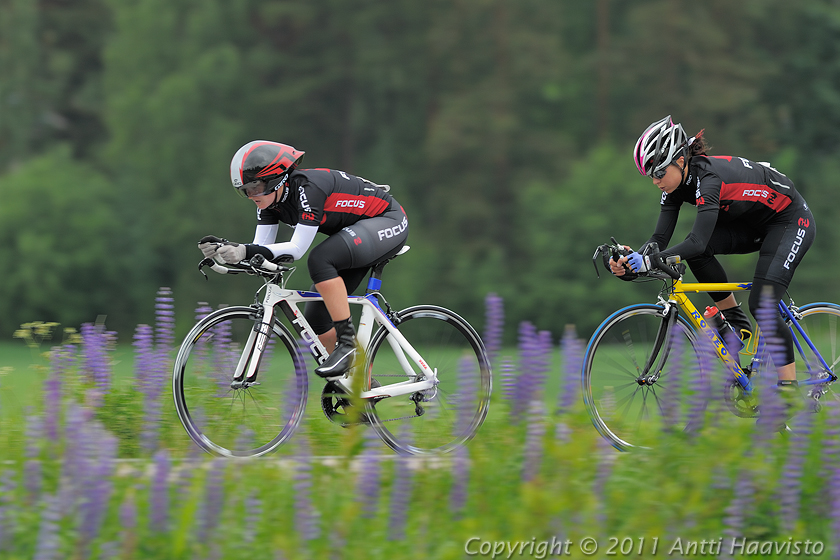 _DSC0284.jpg - Naiset 27 km: Idrottsklubben -32, Eeva Makkonen ja Eeva-Maria Marjakoski (10./45.40,41)