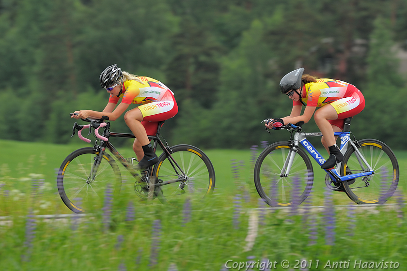 _DSC0310.jpg - Naiset 27 km: Team Velo Cycling, Roosa-Maria Mattila ja Anna-Mari Saarinen (8./44.26,58)