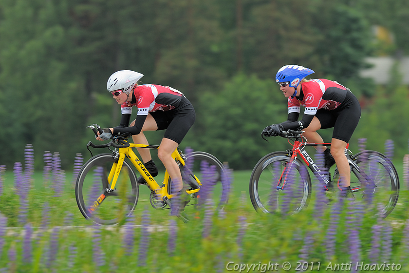 _DSC0341.jpg - Naiset 27 km: Hyvinkään Pyöräilijät, Heini Ilmarinen ja Heini Salovaara (7./42.26,54)
