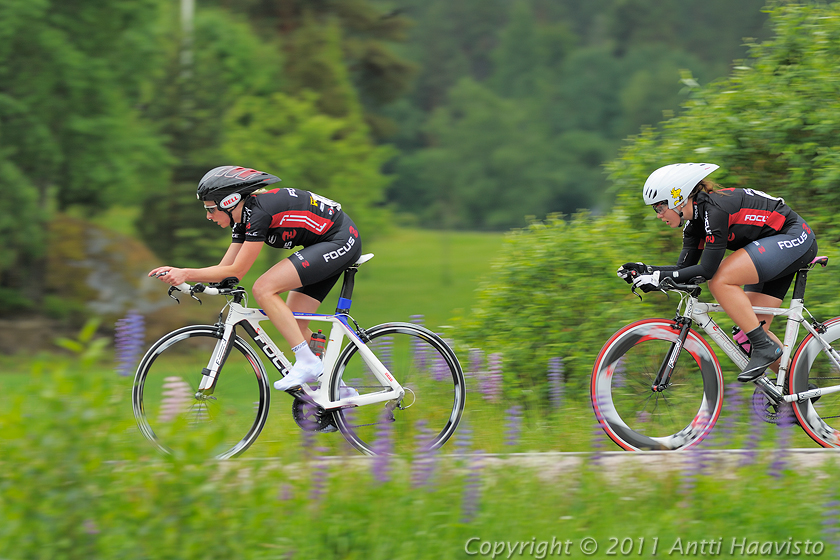 _DSC0457.jpg - Naiset 27 km: Idrottsklubben -32, Vilma Alanko ja Kirsi Väinölä (9./44.26,93)
