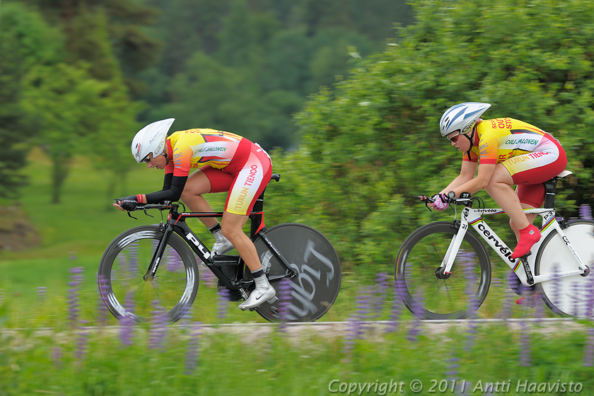 _DSC0548.jpg - Naiset 27 km: Team Velo Cycling, Pia Pensaari ja Anne Rautio (3./41.13,63)