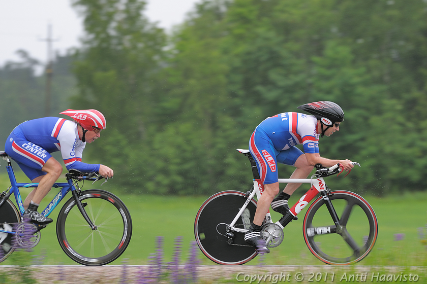 _DSC1050.jpg - Miehet 54 km: Cycle Club Helsinki, Jari Kainulainen ja Juha Niemi (9./1.19.51,45)