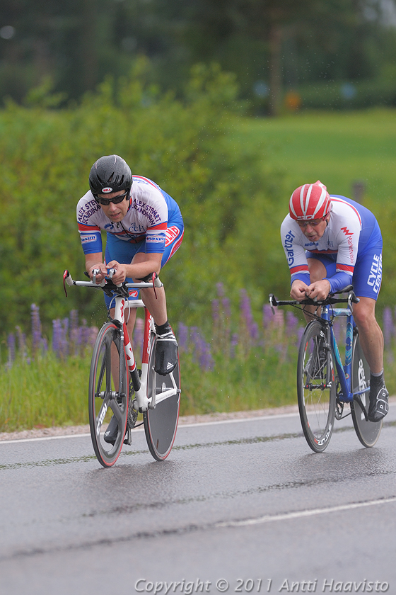 _DSC1302.jpg - Miehet 54 km: Cycle Club Helsinki, Jari Kainulainen ja Juha Niemi (9./1.19.51,45)
