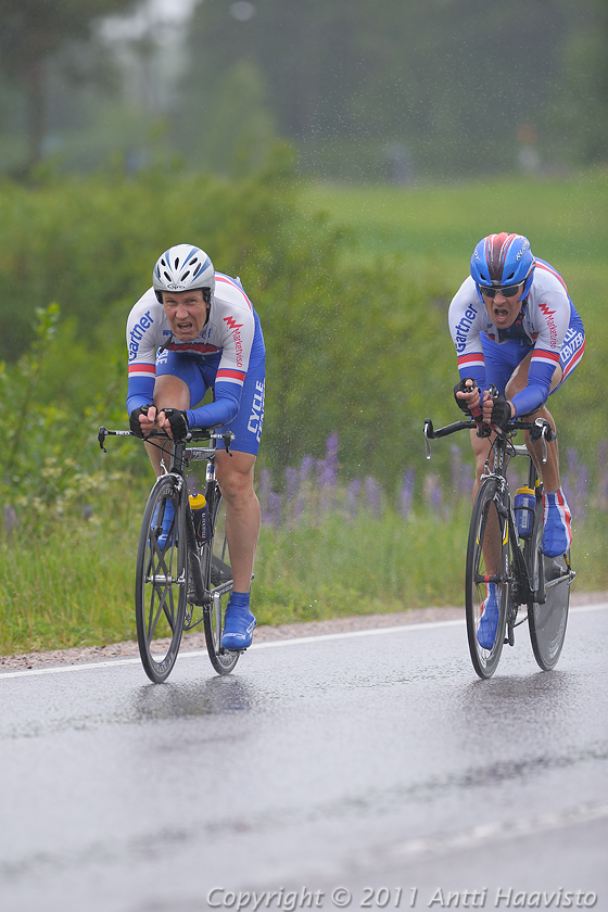 _DSC1389.jpg - Miehet 54 km: Cycle Club Helsinki, Juhana Hietala ja Mika Vilen (8./1.16.32,87)