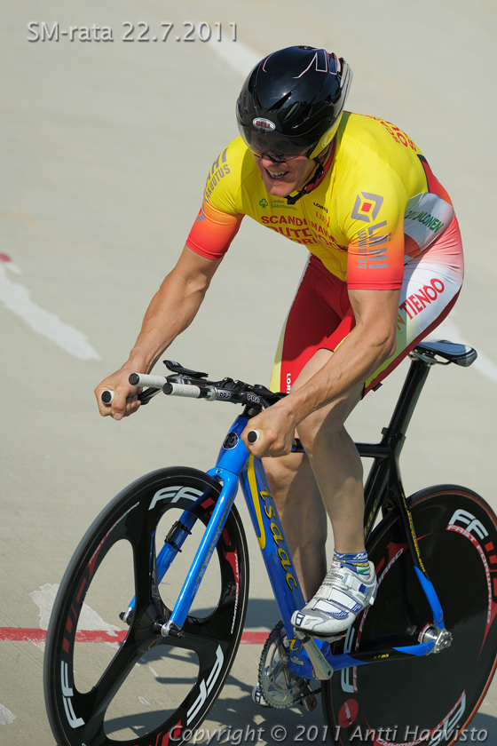 _DSC4064.jpg - M-40 1 km aika-ajo: Pekka Alaluusua, TVC