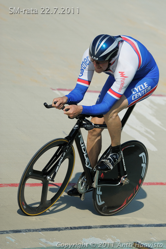 _DSC4394.jpg - M-40 1 km aika-ajo: Antero Aarnio, CCH