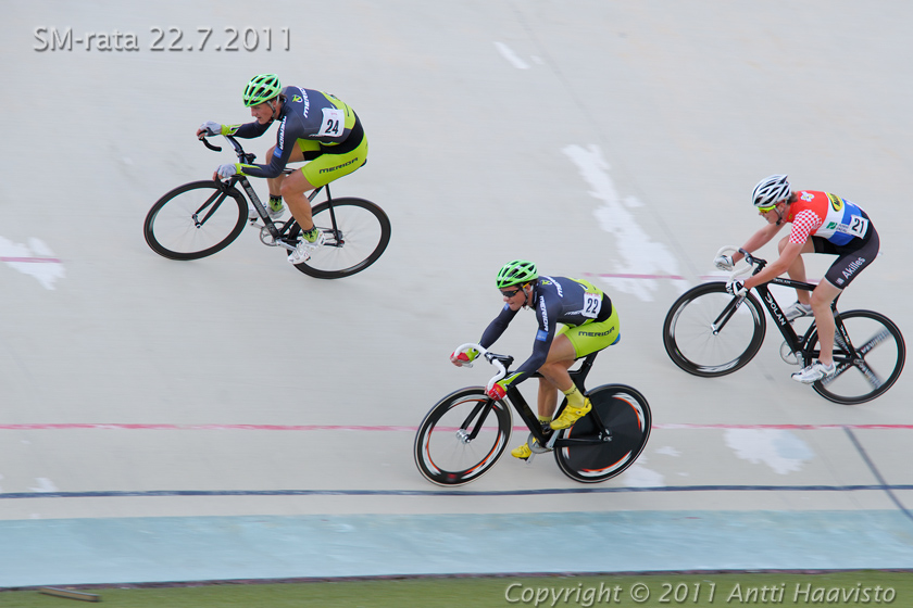 _DSC5228.jpg - Miehet 15 km linja-ajo: Jukka Heinikainen ja Risto Aaltio, TWL perässään Tuomas Hyrkäs, Akilles