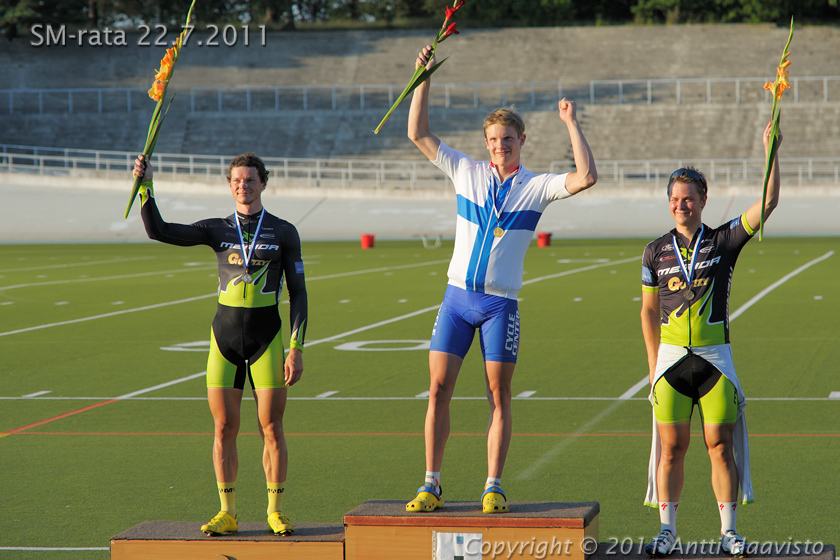 _DSC5291.jpg - Miesten 1 km aika-ajo: 1. Anton Aro, CCH, 2. Risto Aaltio, TWL ja 3. Ilari Kahila, TWL